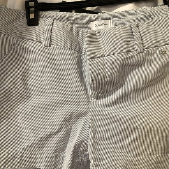 Woman Short - Picture 1 of 1